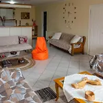 Dimitri's Mountain House アパート