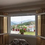 Dimitri's Mountain House アパート *