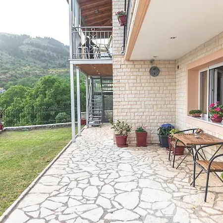 Dimitri's Mountain House Apartment *